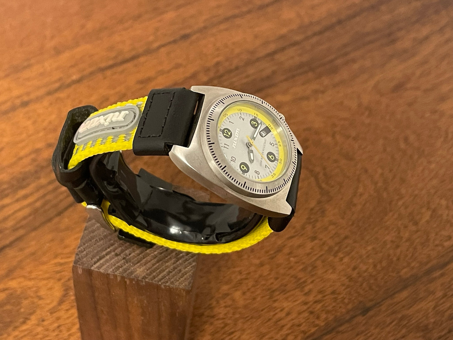 (1990s) Nixon Exactly diver - small size