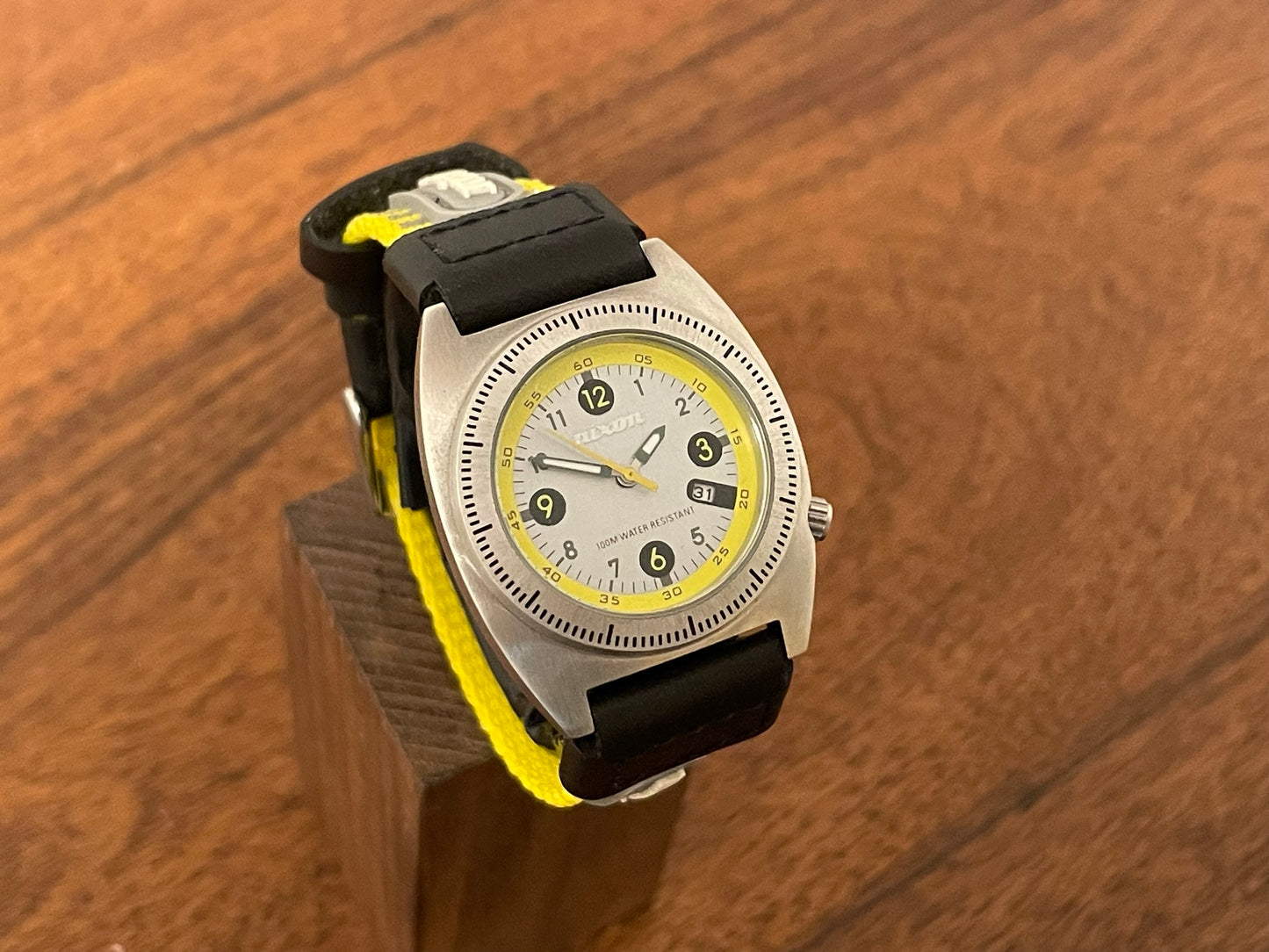 (1990s) Nixon Exactly diver - small size