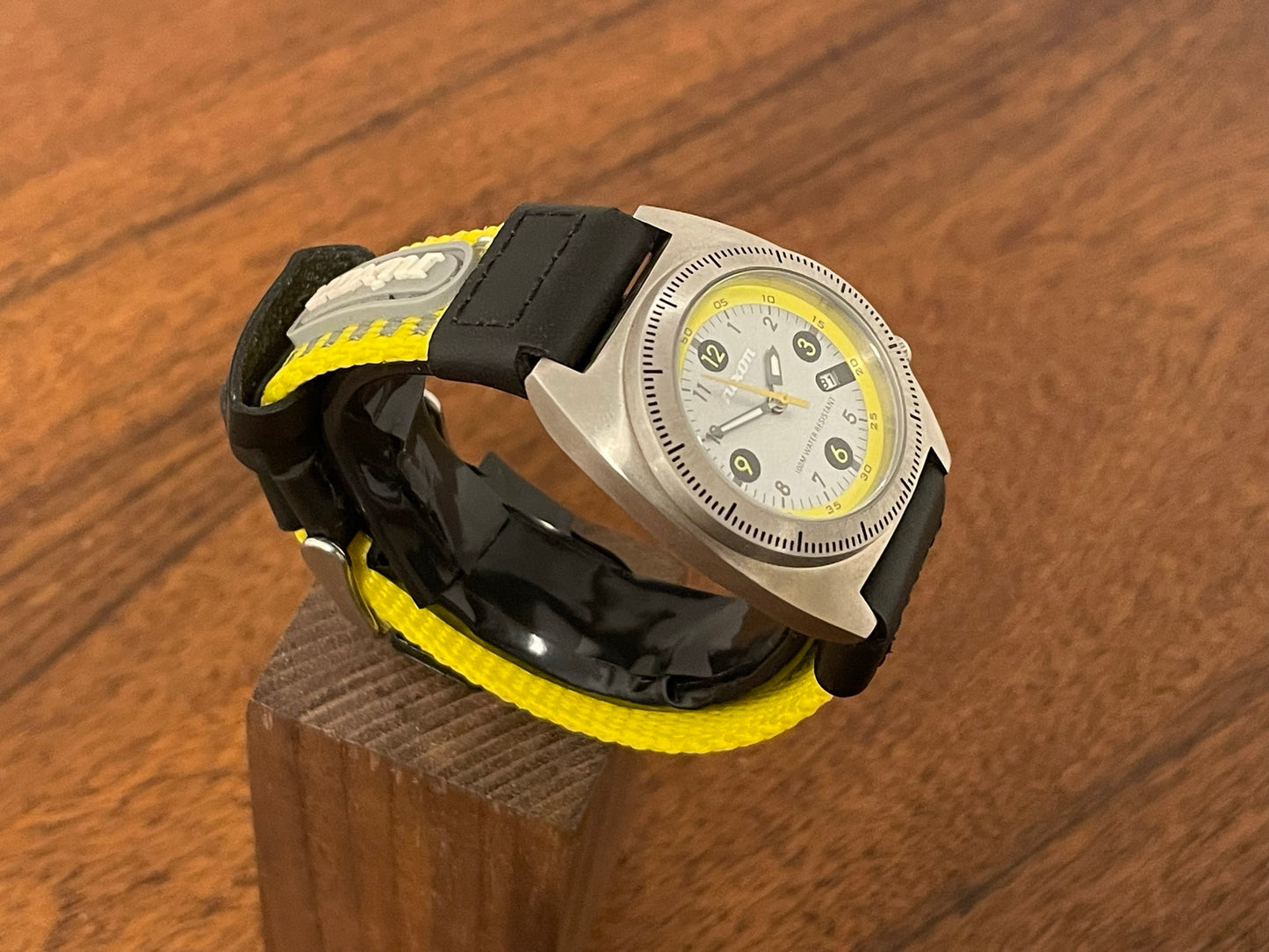 (1990s) Nixon Exactly diver - small size