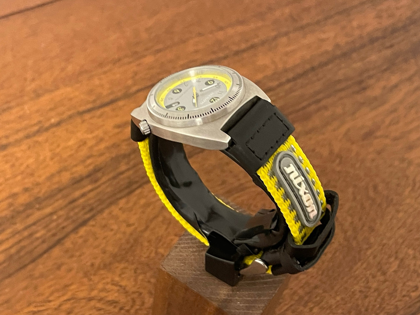 (1990s) Nixon Exactly diver - small size