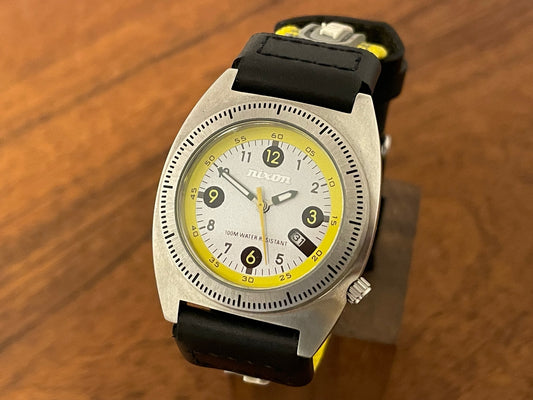 (1990s) vintage Nixon Exactly diver (NOS) - small size front view