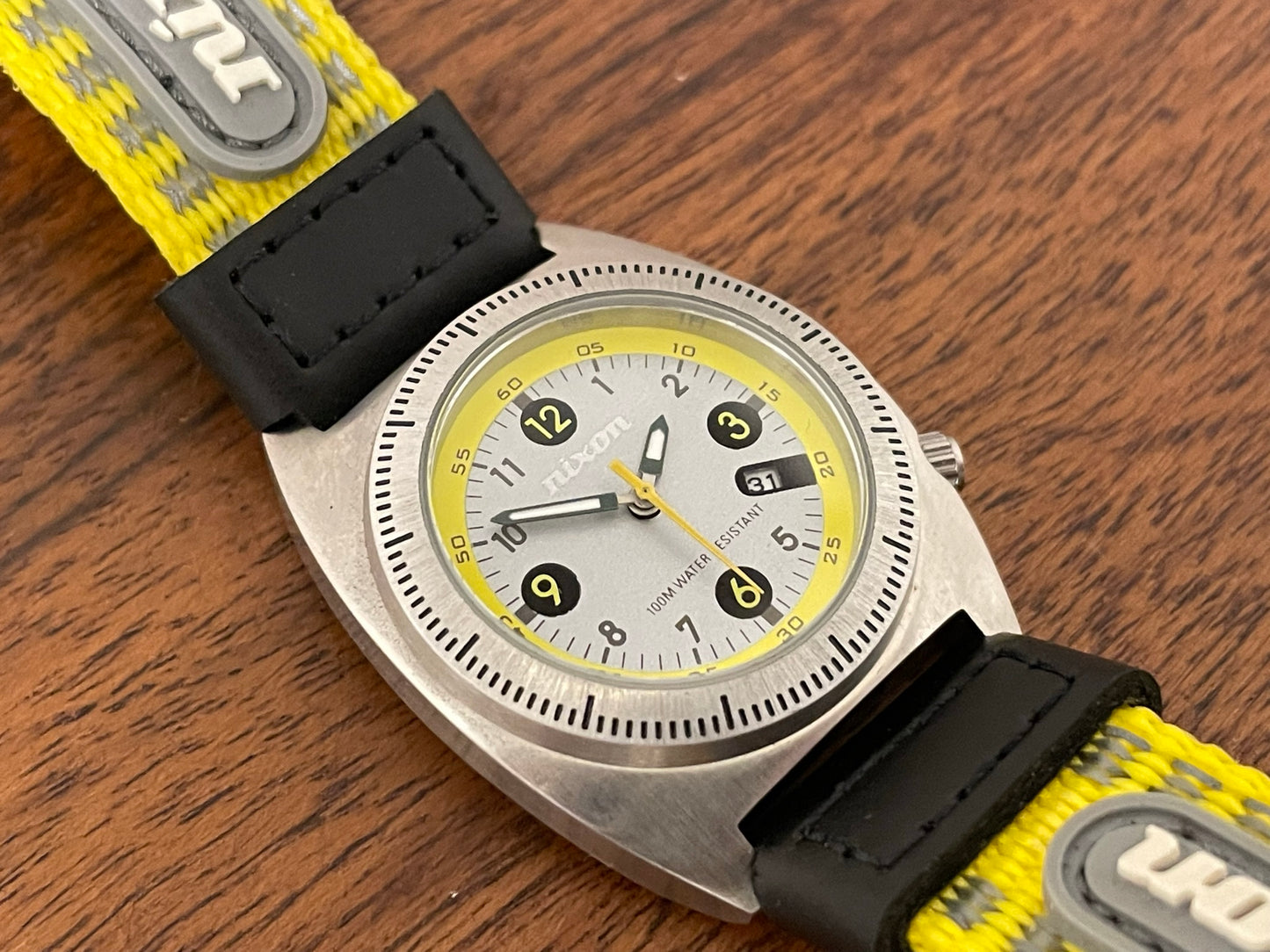 (1990s) Nixon Exactly diver - small size