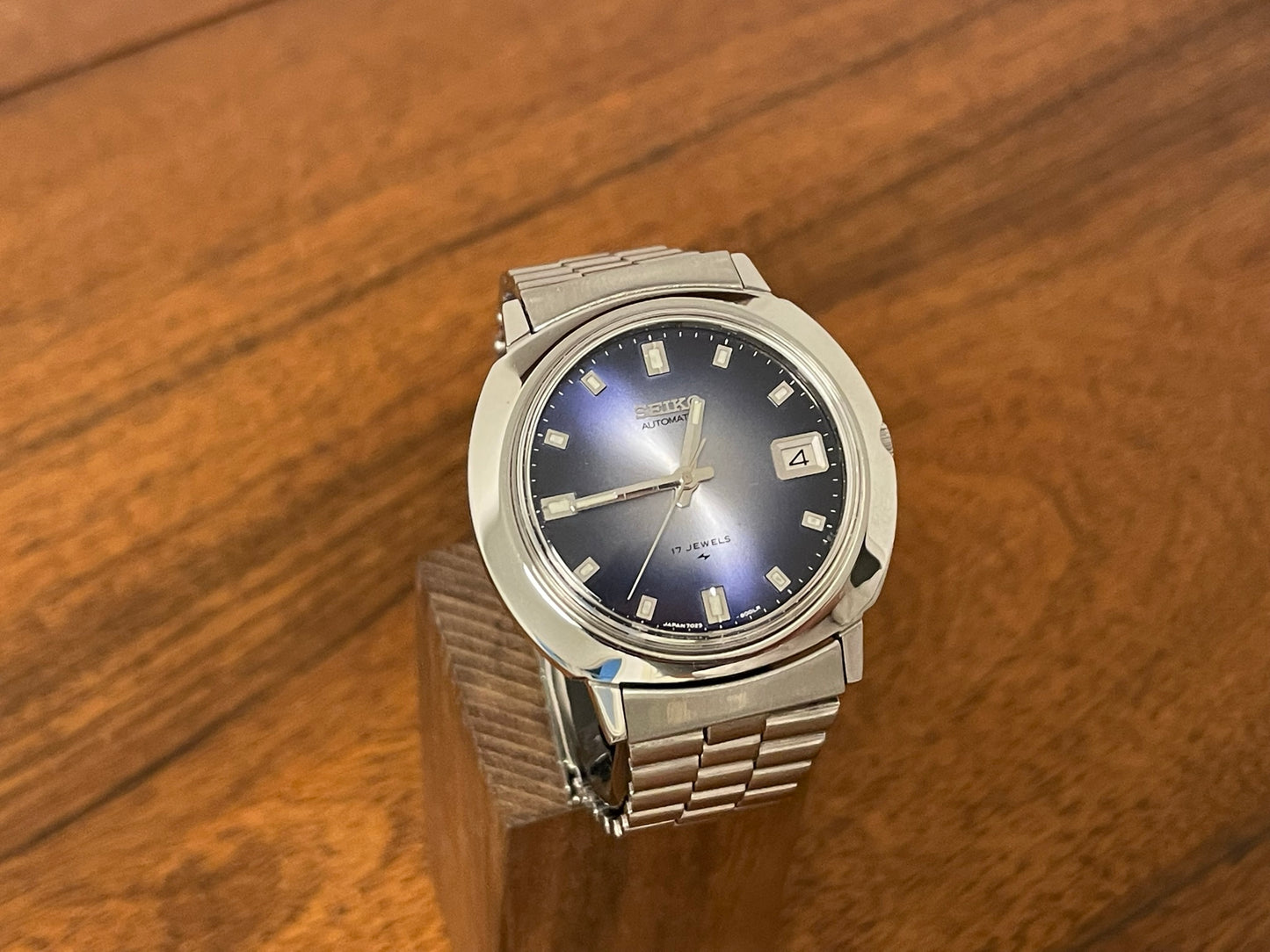 (1978) Seiko 7025-8000 UFO - blue gradient dial (serviced)