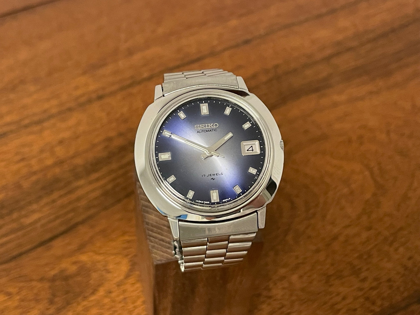 (1978) Seiko 7025-8000 UFO - blue gradient dial (serviced)