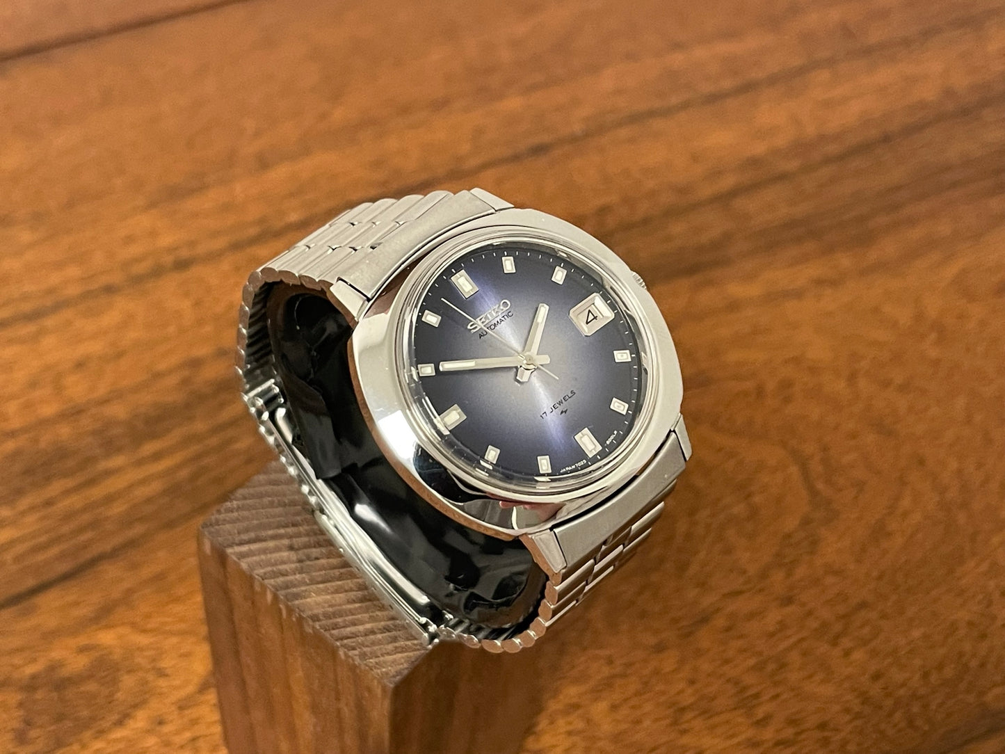 (1978) Seiko 7025-8000 UFO - blue gradient dial (serviced)