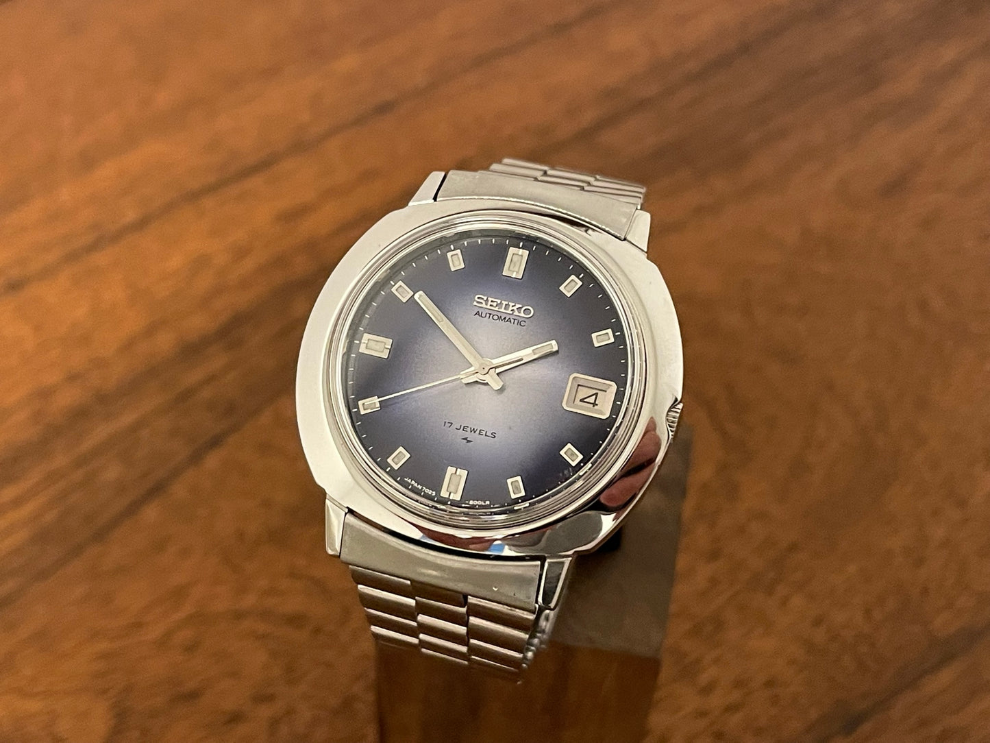 (1978) Seiko 7025-8000 UFO - blue gradient dial (serviced)