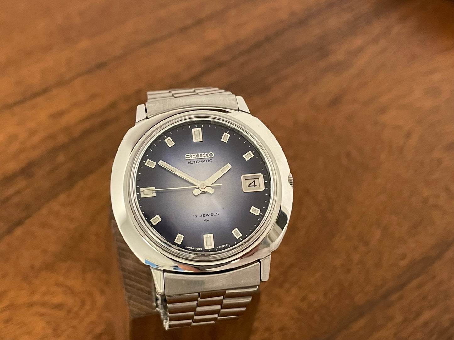 (1978) Seiko 7025-8000 UFO - blue gradient dial (serviced)