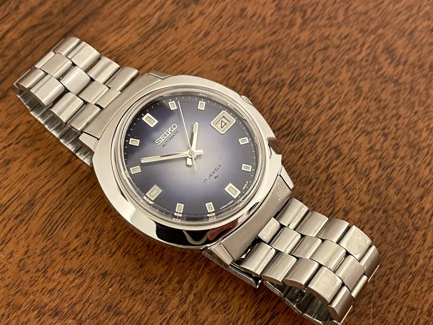 (1978) Seiko 7025-8000 UFO - blue gradient dial (serviced)