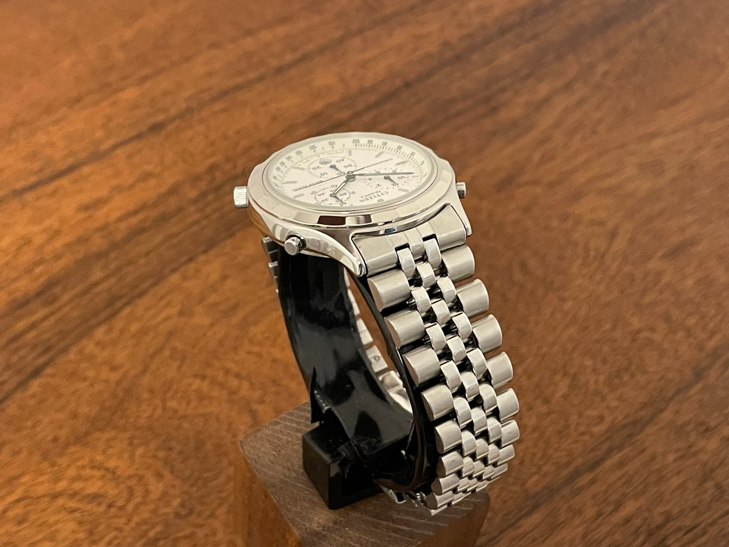 (1990s) Citizen 3560-351606 Chronograph - white dial and fluted bezel