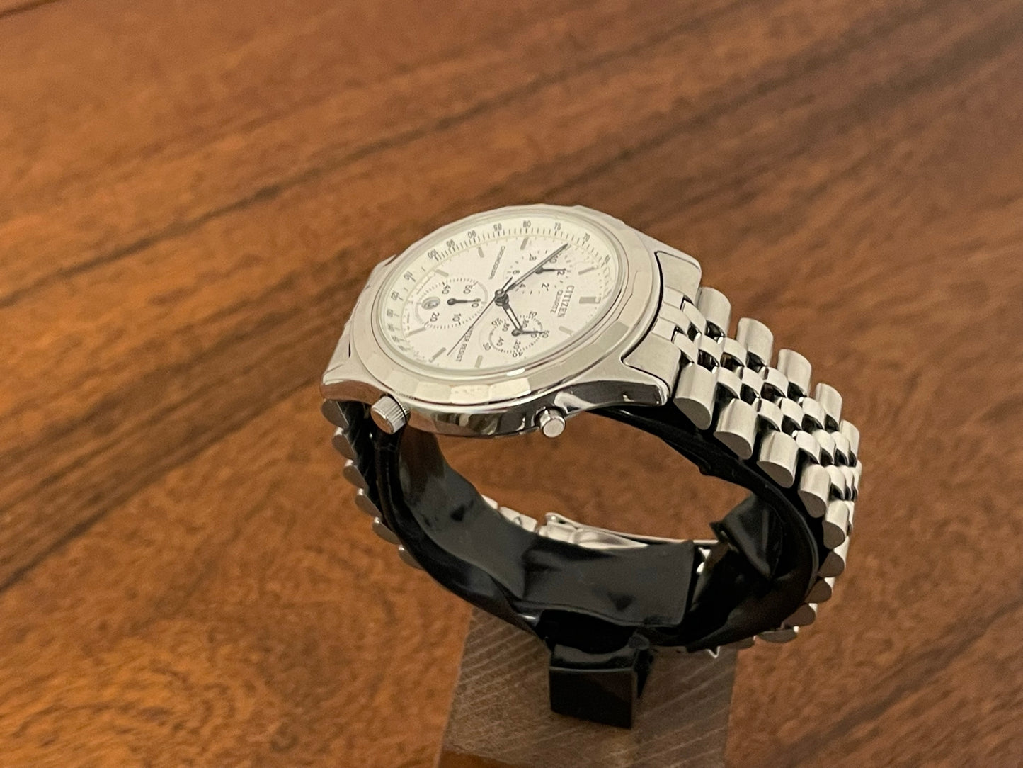 (1990s) Citizen 3560-351606 Chronograph - white dial and fluted bezel