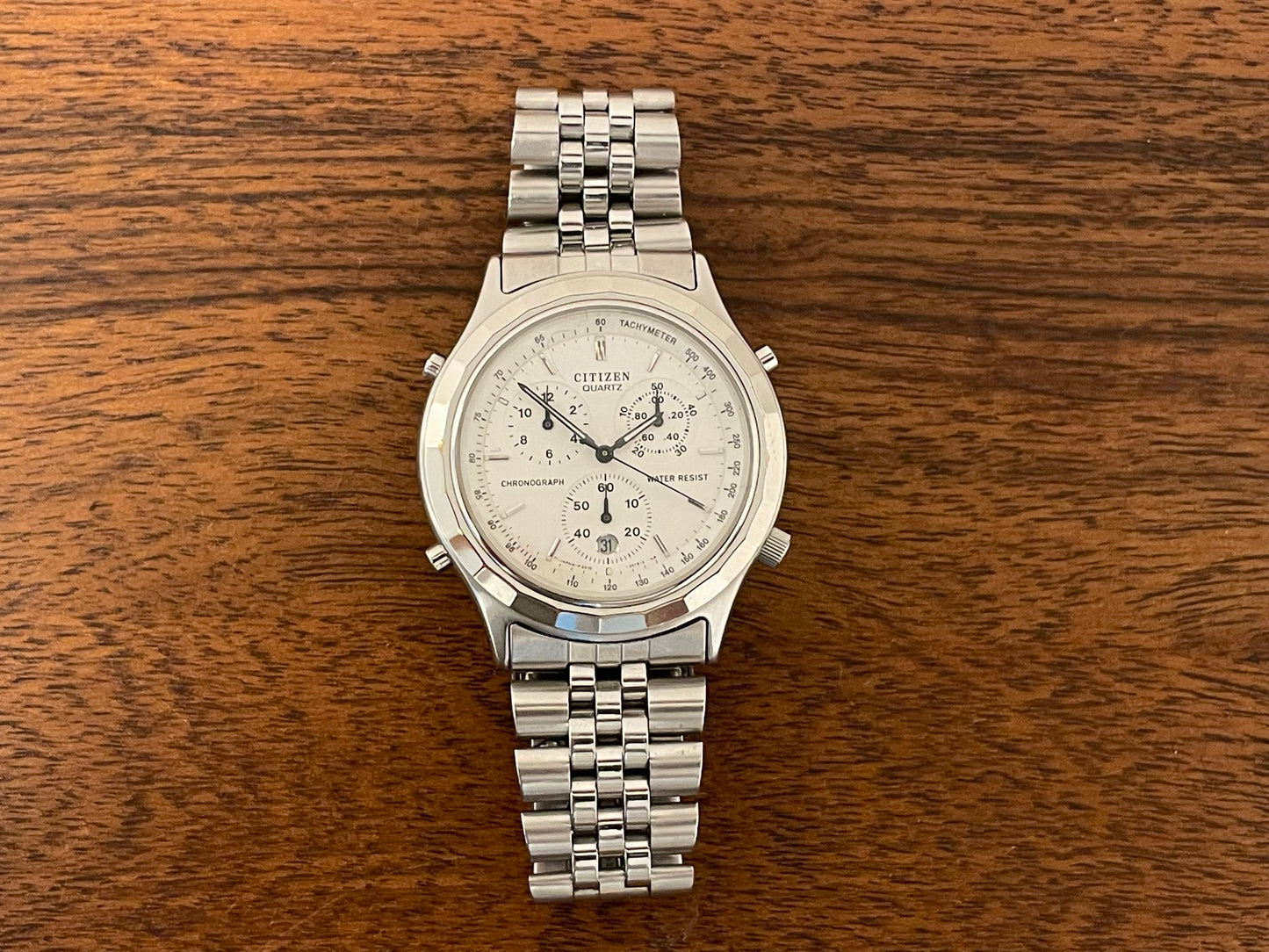 (1990s) Citizen 3560-351606 Chronograph - white dial and fluted bezel