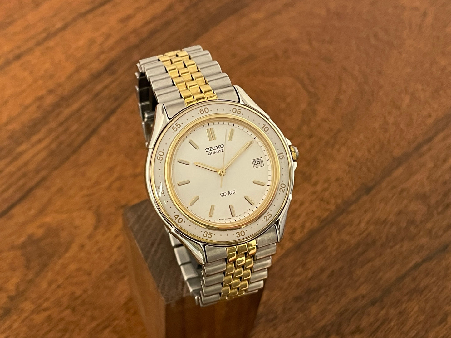 (1990) Seiko 5Y22-607A SQ100