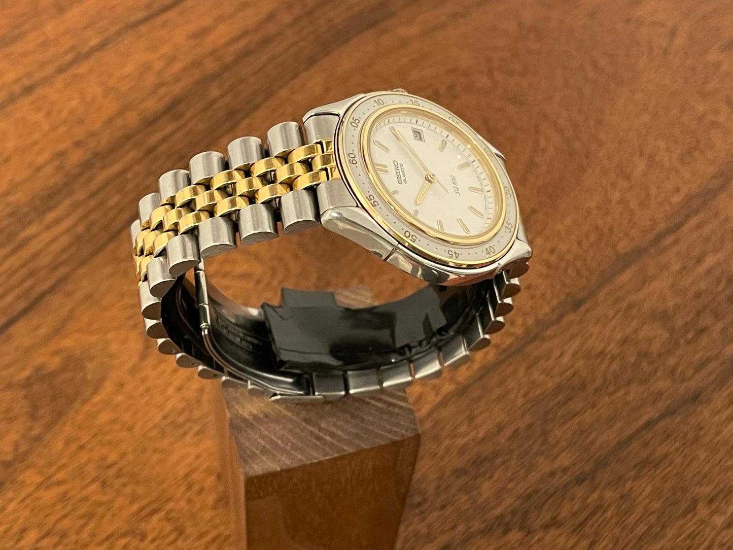 (1990) Seiko 5Y22-607A SQ100