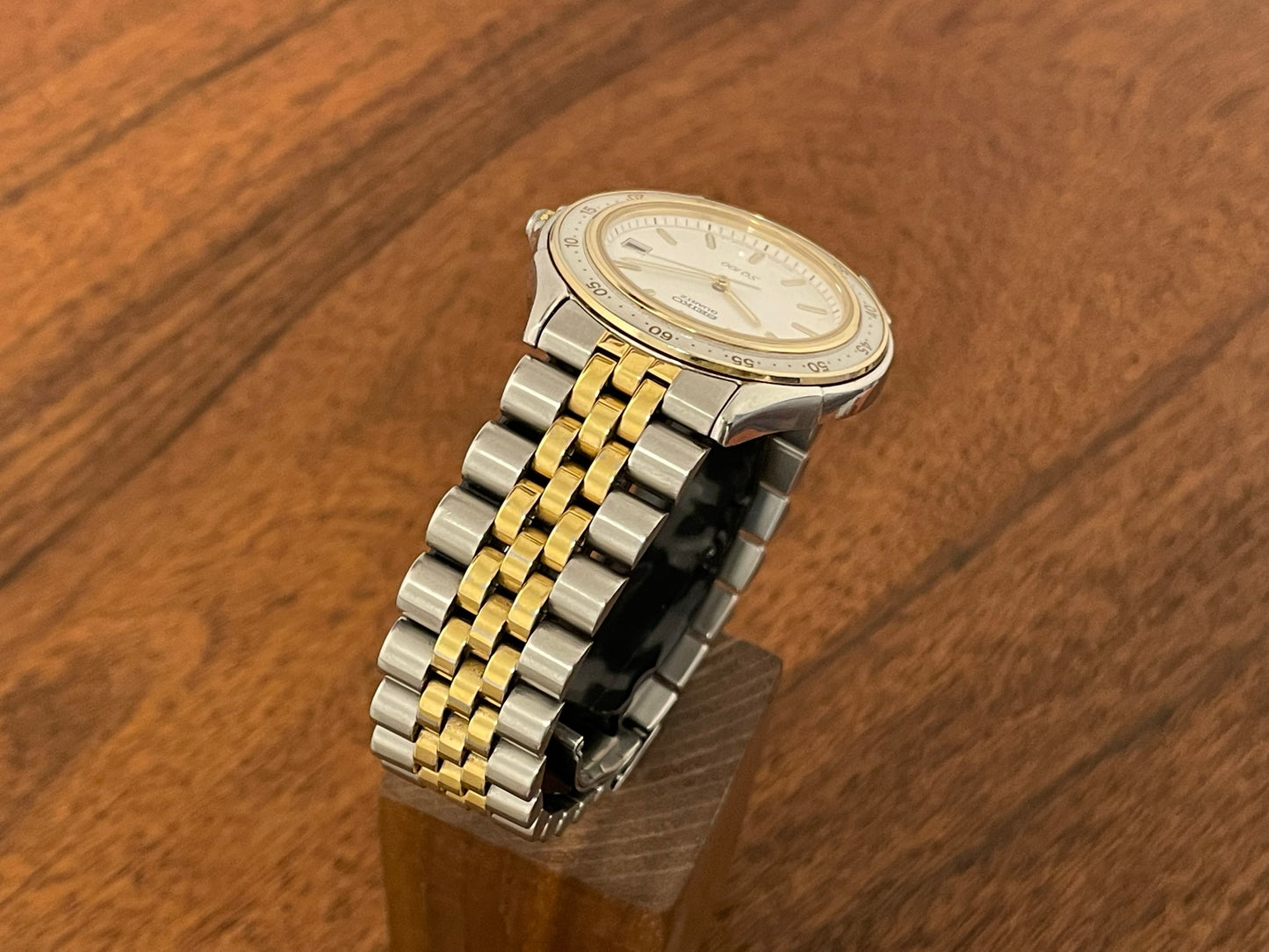 (1990) Seiko 5Y22-607A SQ100