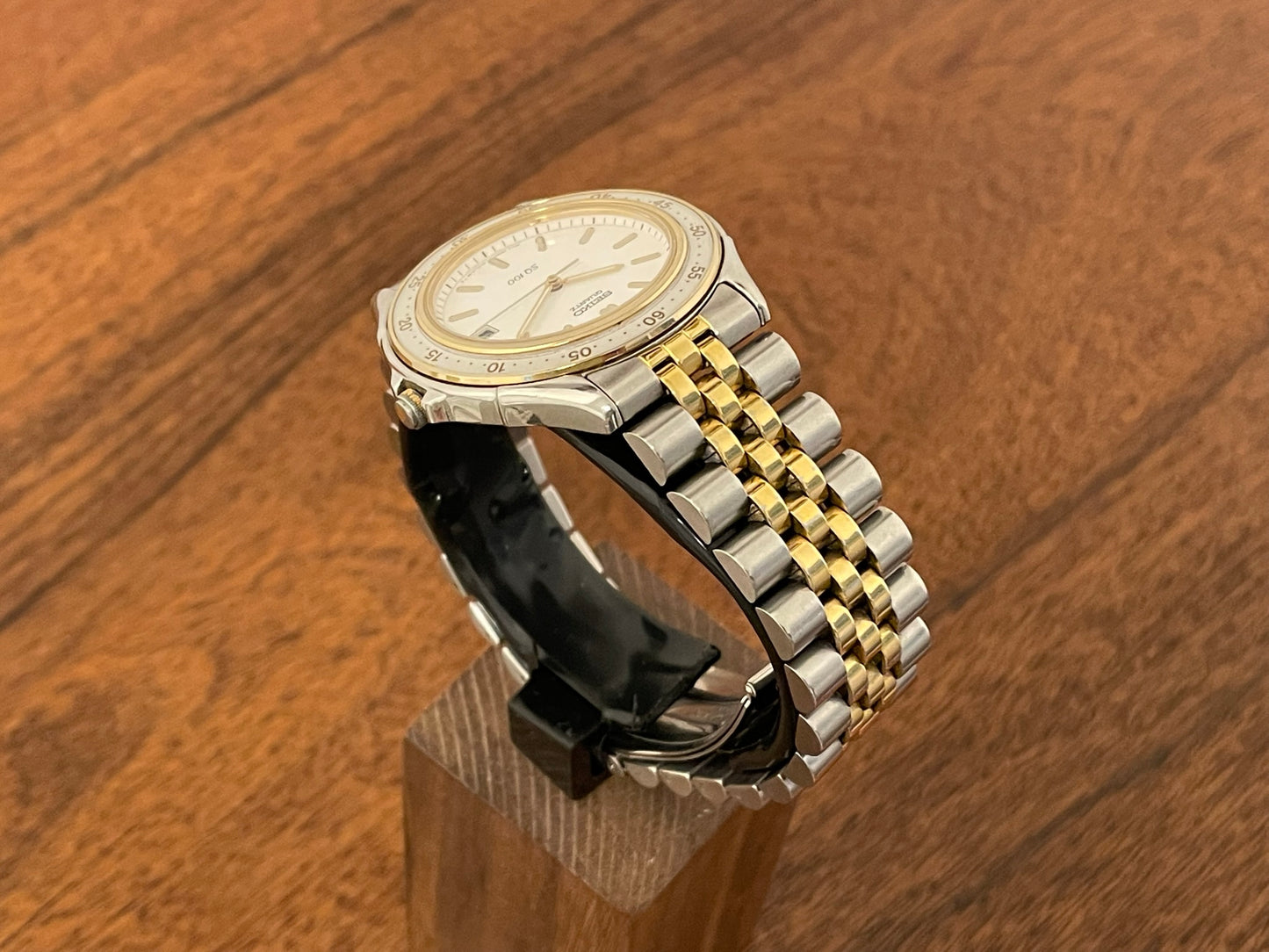 (1990) Seiko 5Y22-607A SQ100