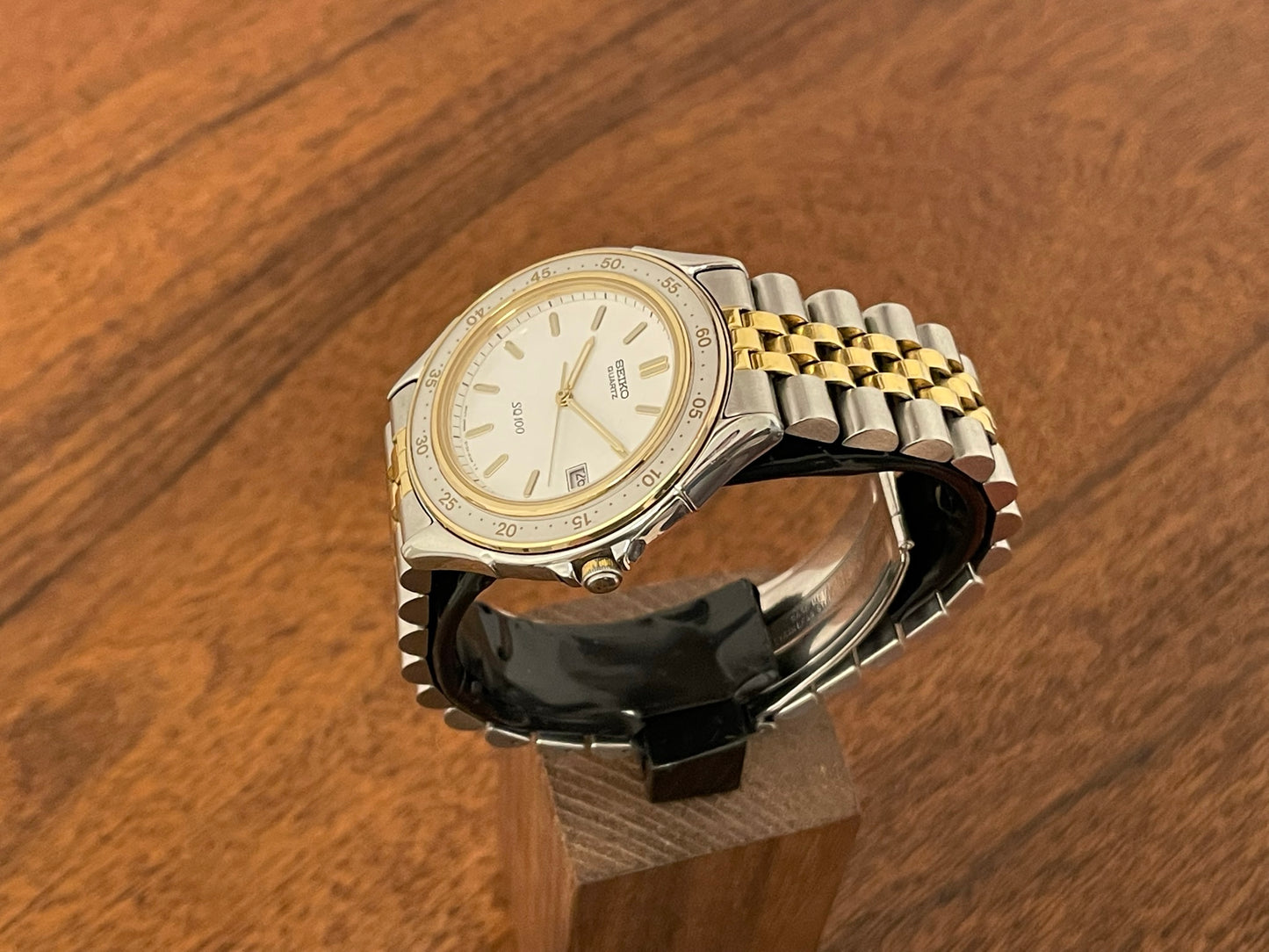 (1990) Seiko 5Y22-607A SQ100