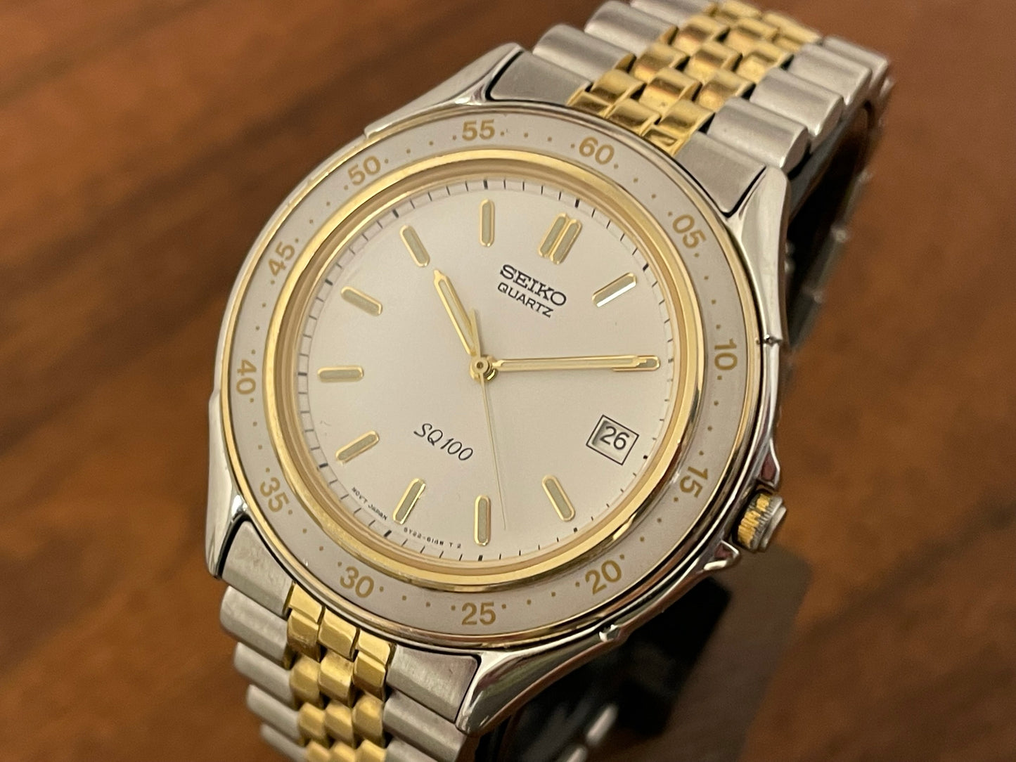 (1990) Seiko 5Y22-607A SQ100