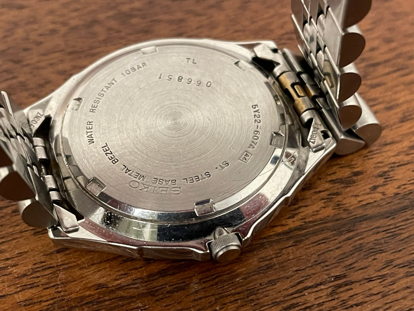(1990) Seiko 5Y22-607A SQ100
