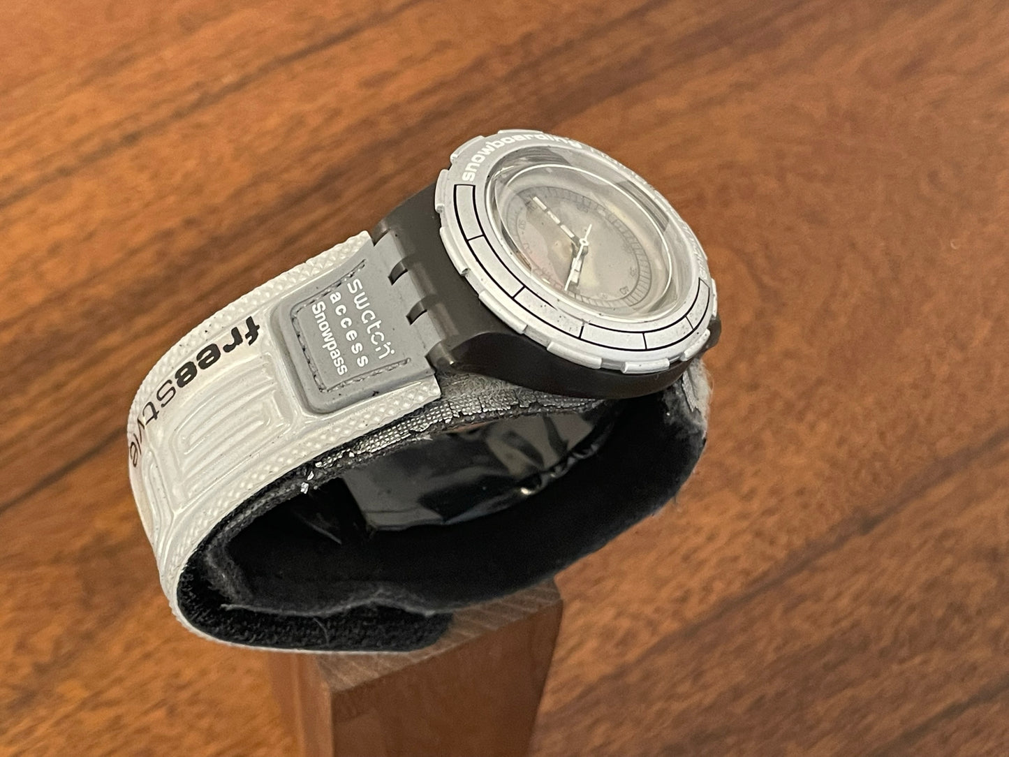 (2000) Swatch SHM102 Scuba 200 Snowpass "Vertical Flavour" (NOS)