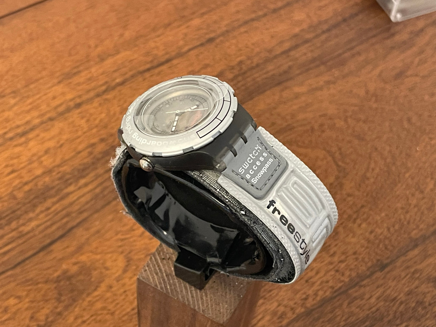 (2000) Swatch SHM102 Scuba 200 Snowpass "Vertical Flavour" (NOS)