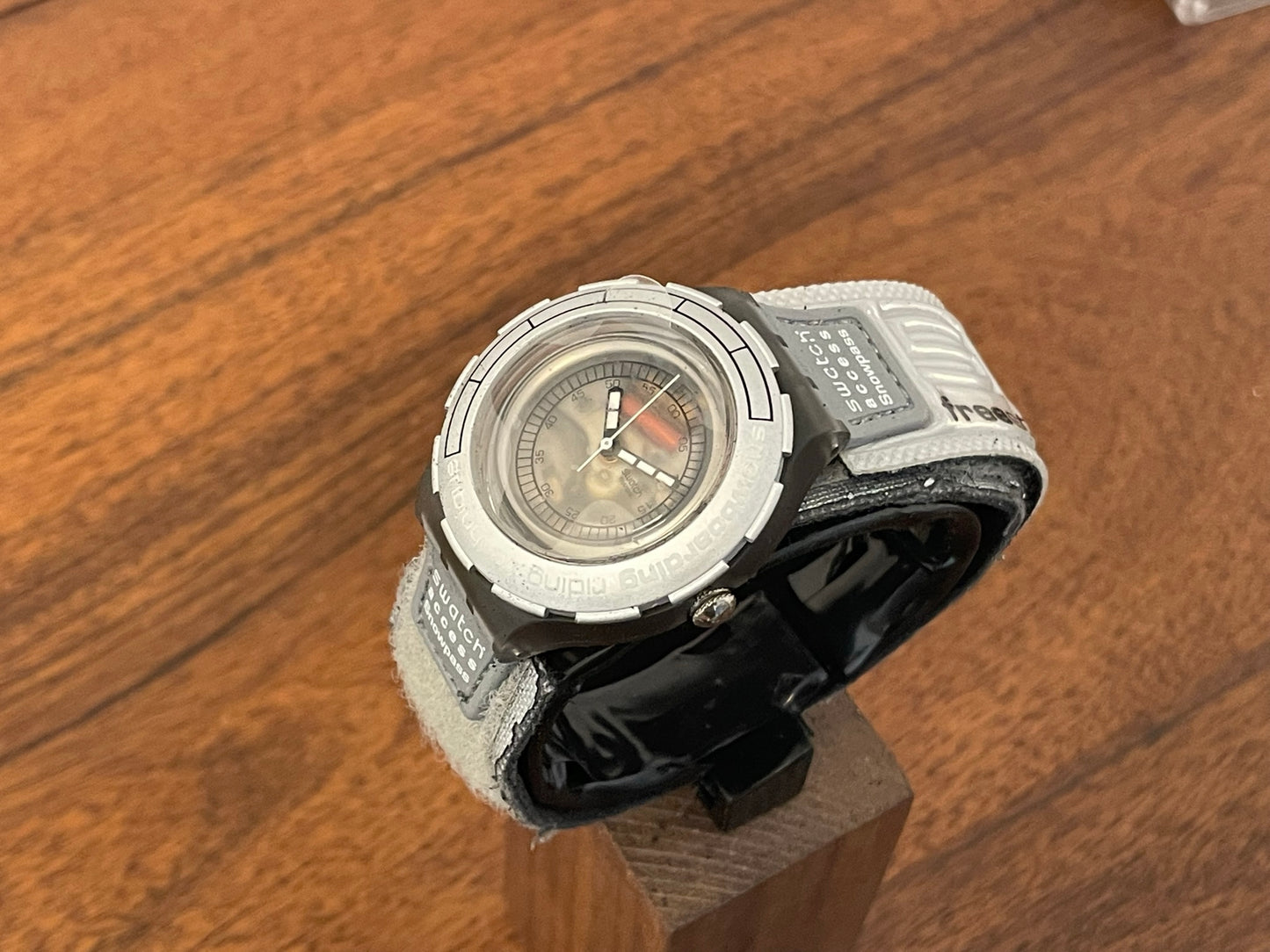 (2000) Swatch SHM102 Scuba 200 Snowpass "Vertical Flavour" (NOS)
