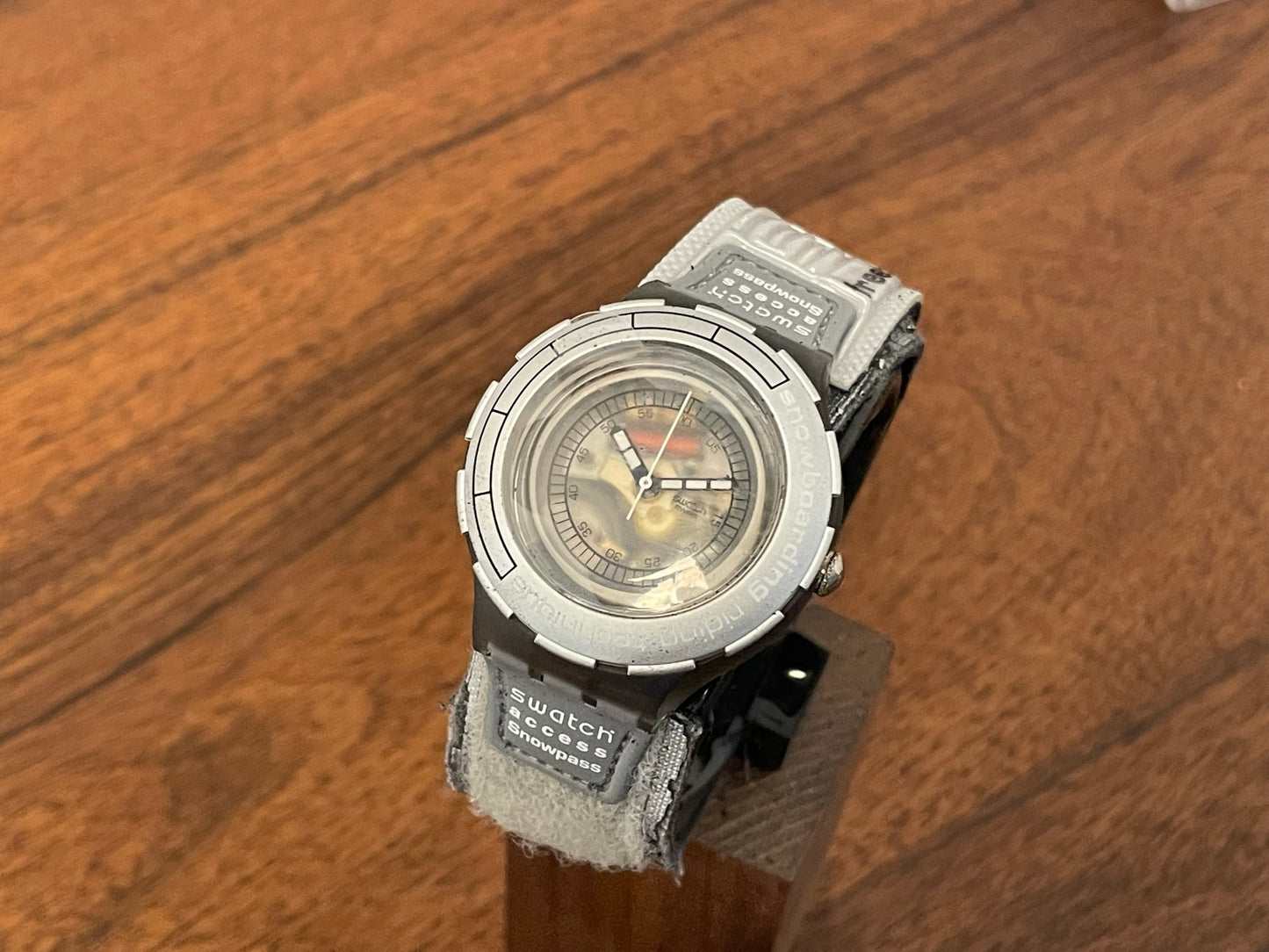 (2000) Swatch SHM102 Scuba 200 Snowpass "Vertical Flavour" (NOS)