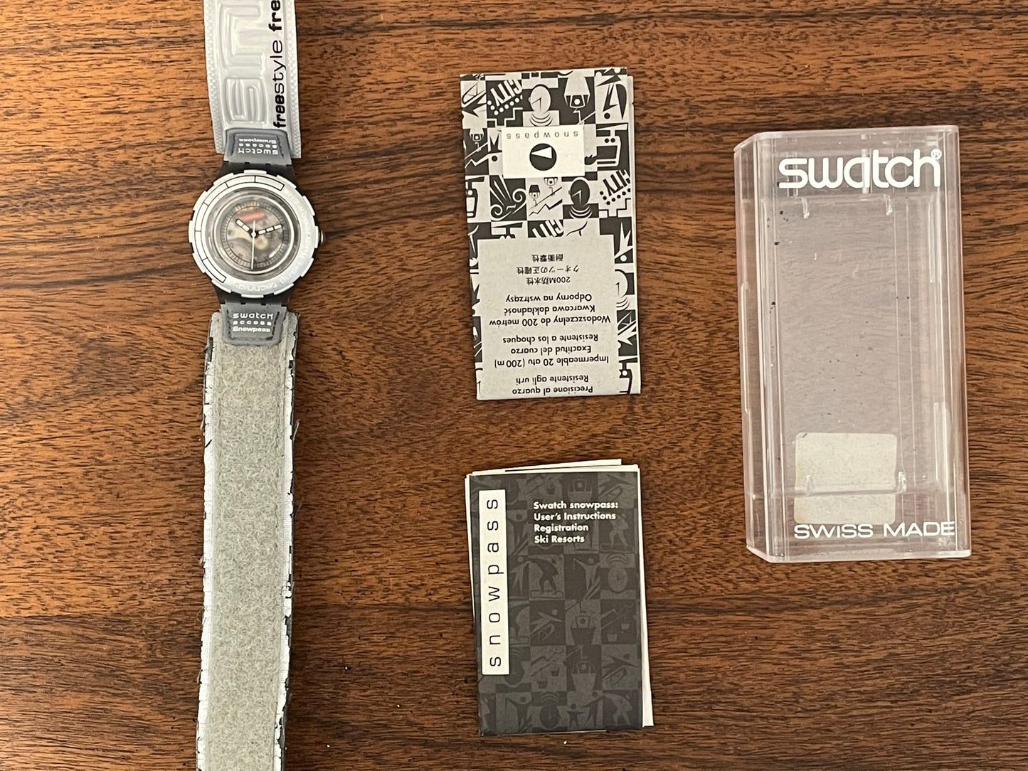 (2000) Swatch SHM102 Scuba 200 Snowpass "Vertical Flavour" (NOS)