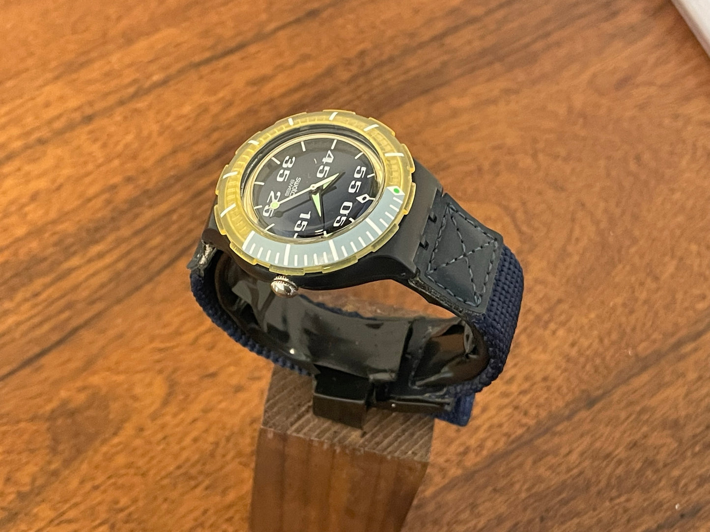 (1999) Swatch SDN122 Scuba 200 "Aquazone"