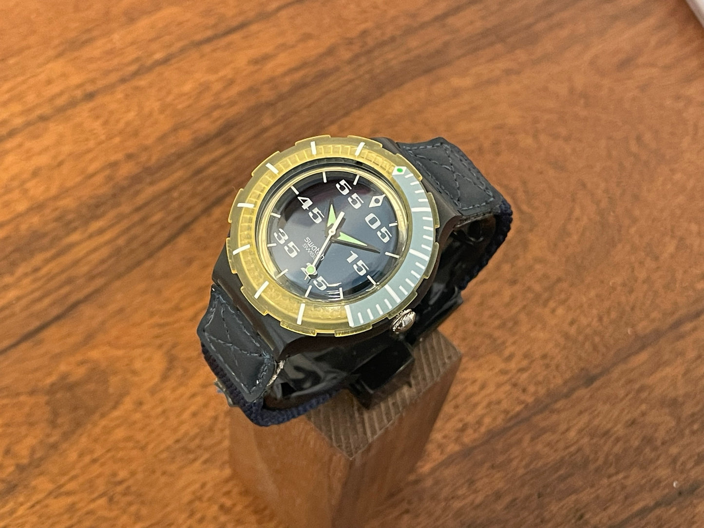 (1999) Swatch SDN122 Scuba 200 "Aquazone"