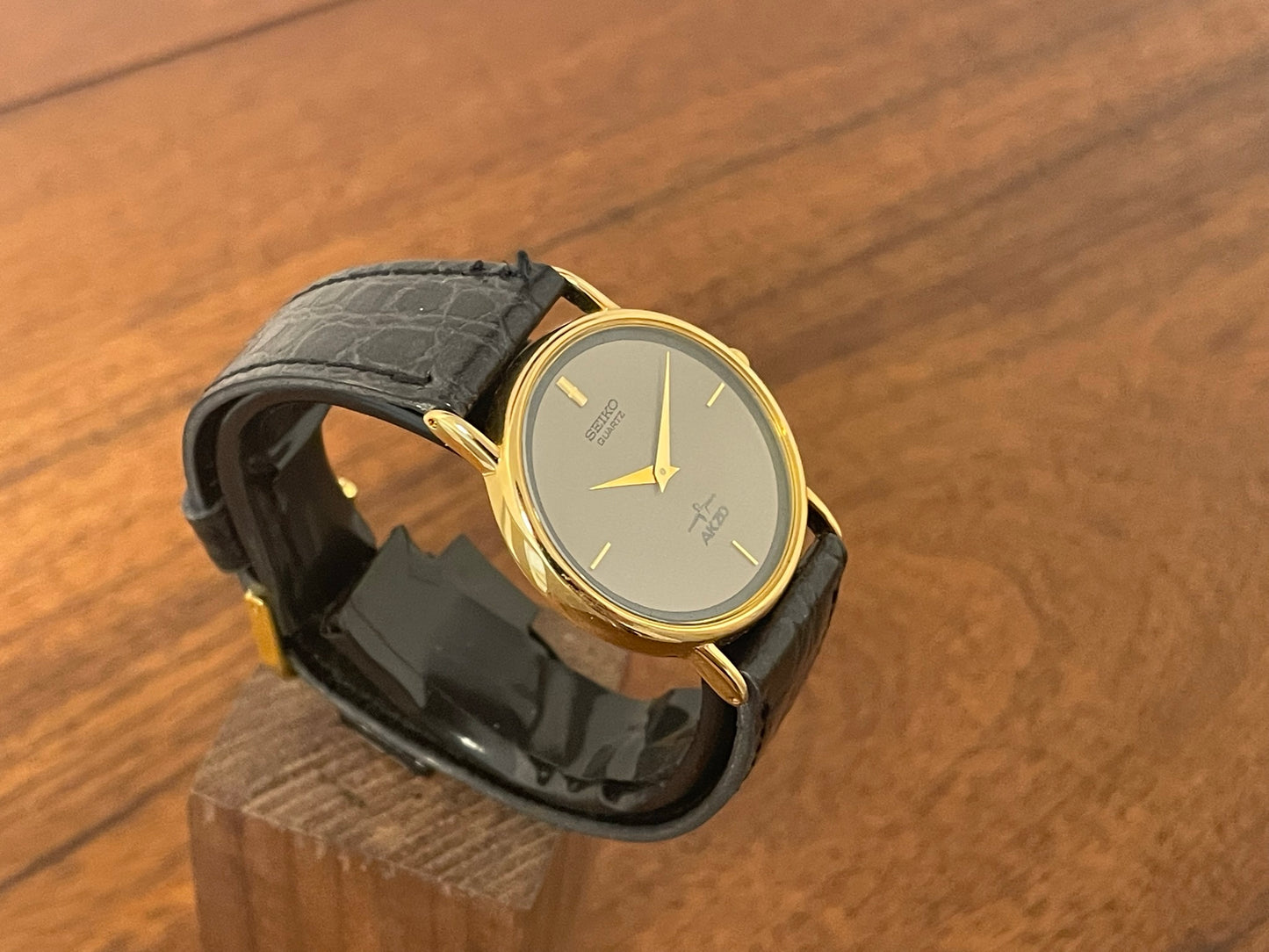 (1989) Seiko 5Y30-7000 dress watch with AKZO brand logo (NOS)