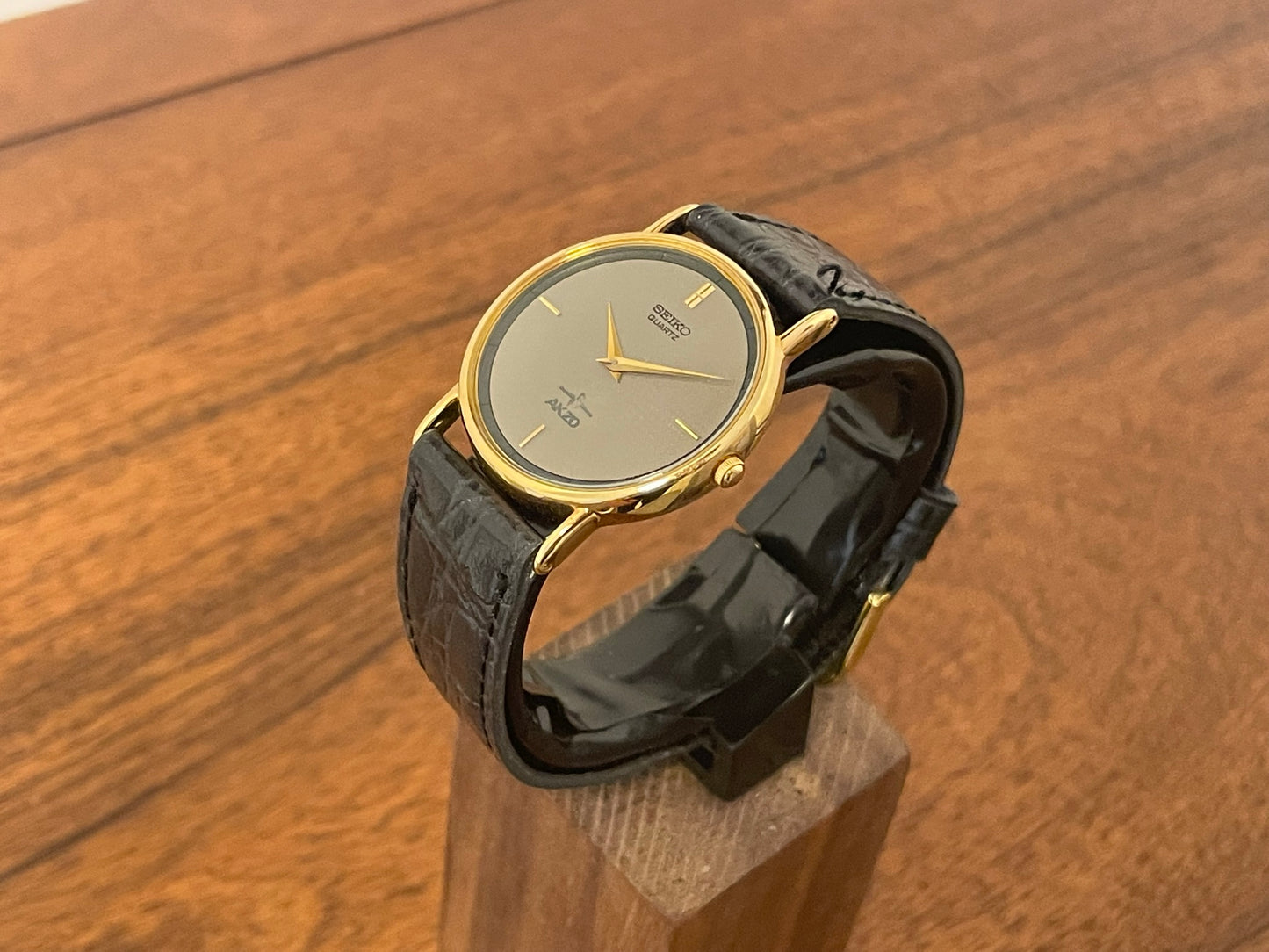 (1989) Seiko 5Y30-7000 dress watch with AKZO brand logo (NOS)