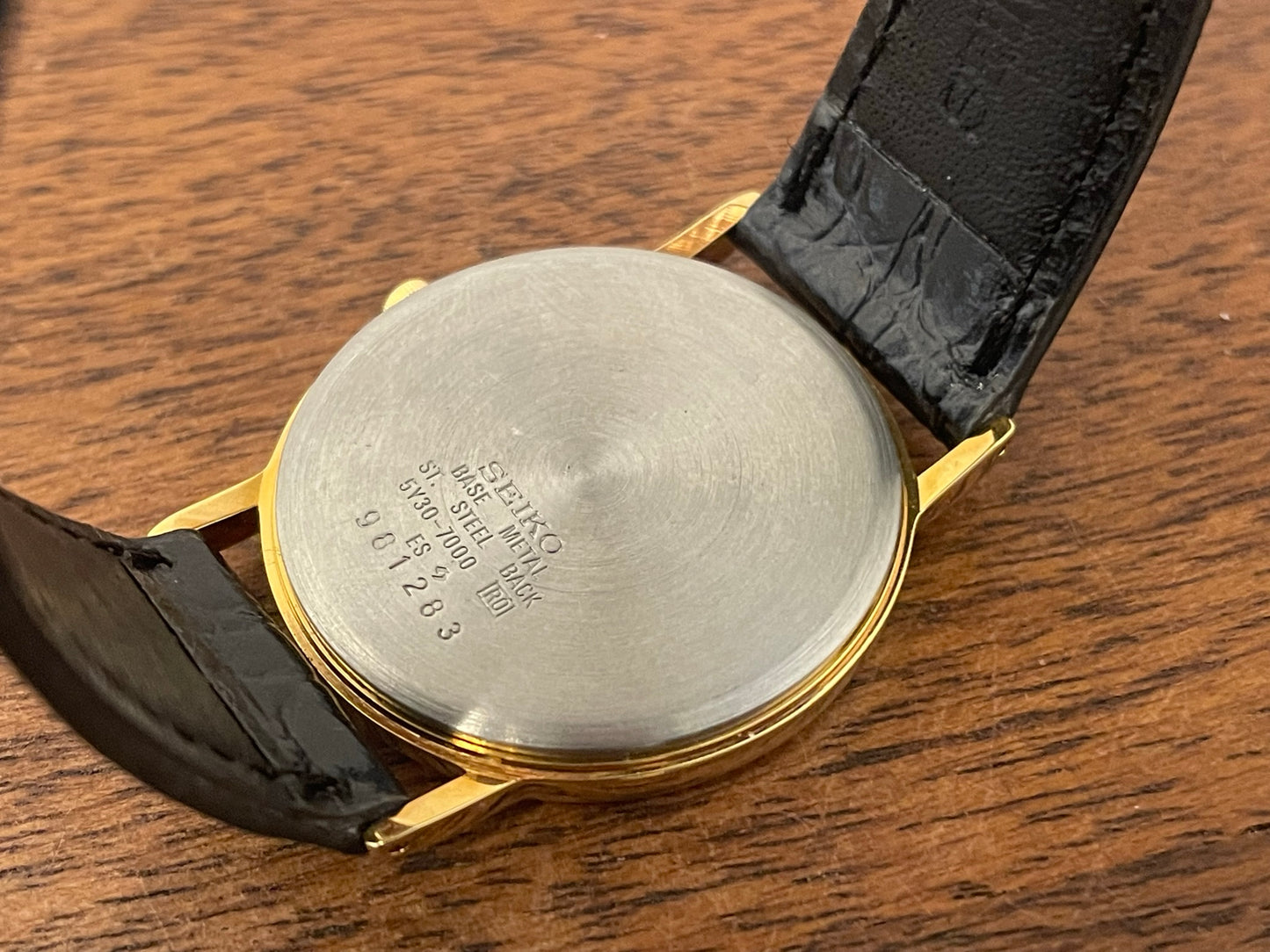 (1989) Seiko 5Y30-7000 dress watch with AKZO brand logo  (NOS)