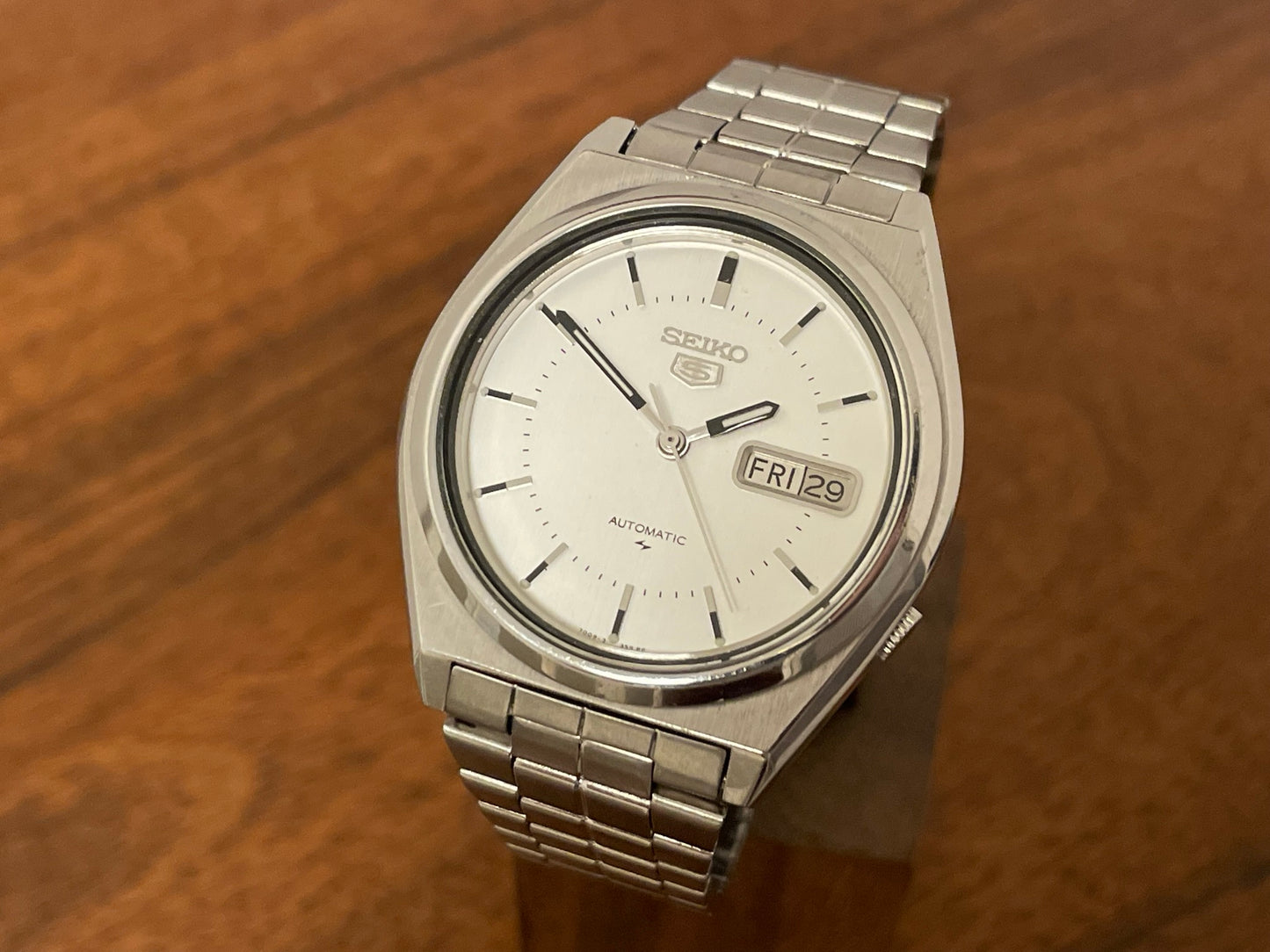 1983 vintage Seiko 5 Automatic 7009-3040 day/date automatic front view