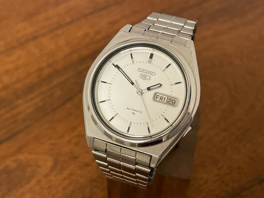 1983 vintage Seiko 5 Automatic 7009-3040 day/date automatic front view