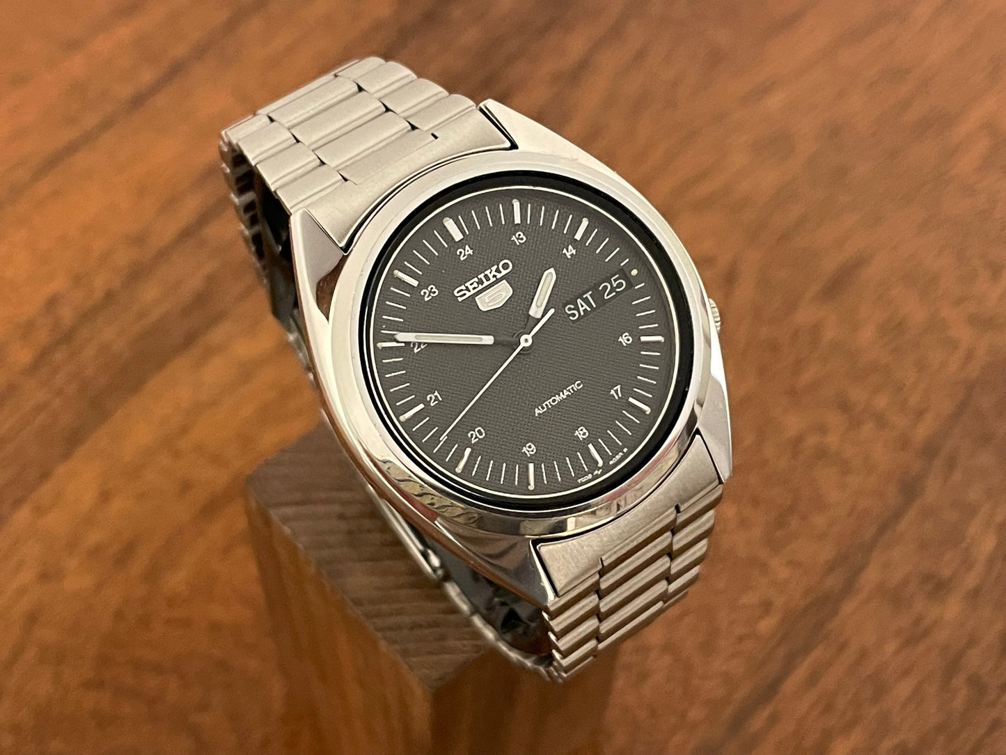 (1983) Seiko 5 Automatic 7009-3040 day/date automatic (Serviced)