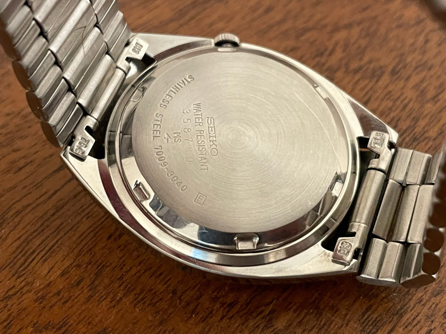 (1983) Seiko 5 Automatic 7009-3040 day/date automatic (Serviced)
