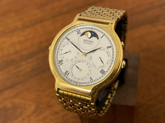 1988 vintage Seiko 7F38-7030 calendar dress watch with moon phase front view