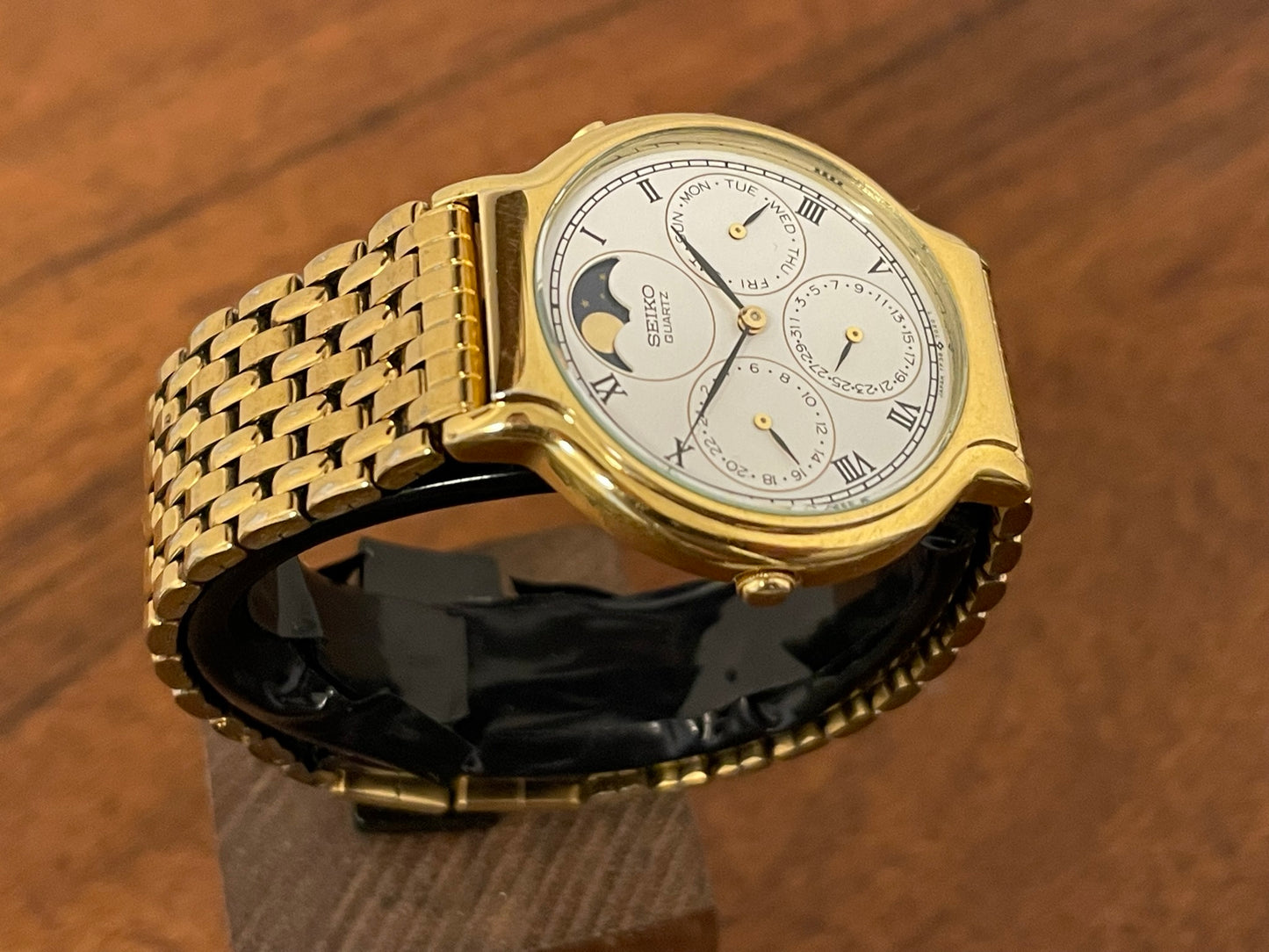 (1988) Seiko 7F38-7030 calendar dress watch with moon phase (serviced)
