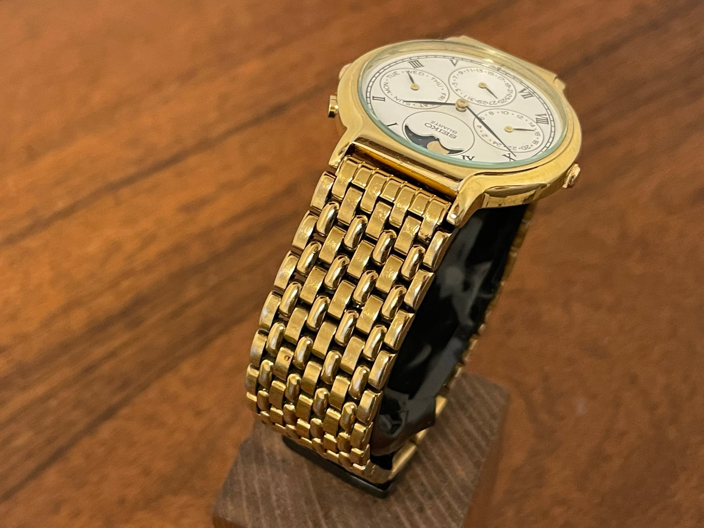 (1988) Seiko 7F38-7030 calendar dress watch with moon phase (serviced)