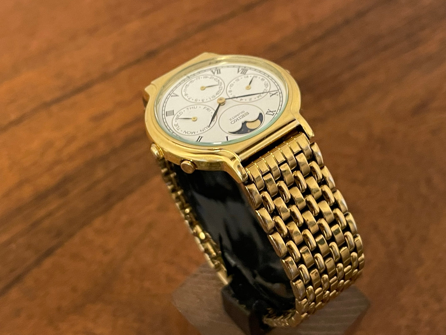(1988) Seiko 7F38-7030 calendar dress watch with moon phase (serviced)