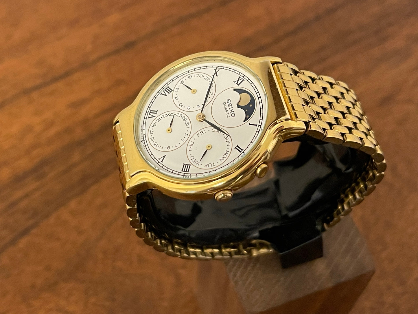 (1988) Seiko 7F38-7030 calendar dress watch with moon phase (serviced)
