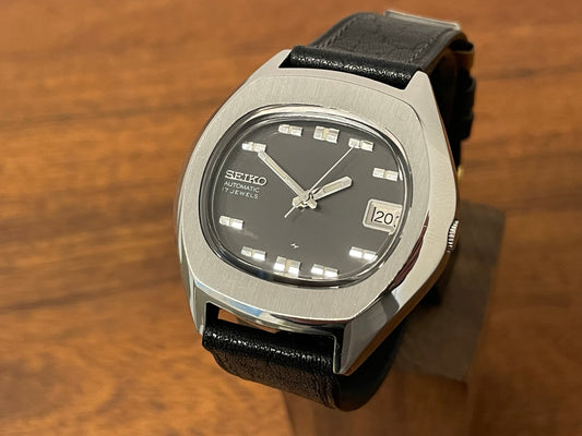 1977 Seiko 7025-5000 "TV dial", oval case front view