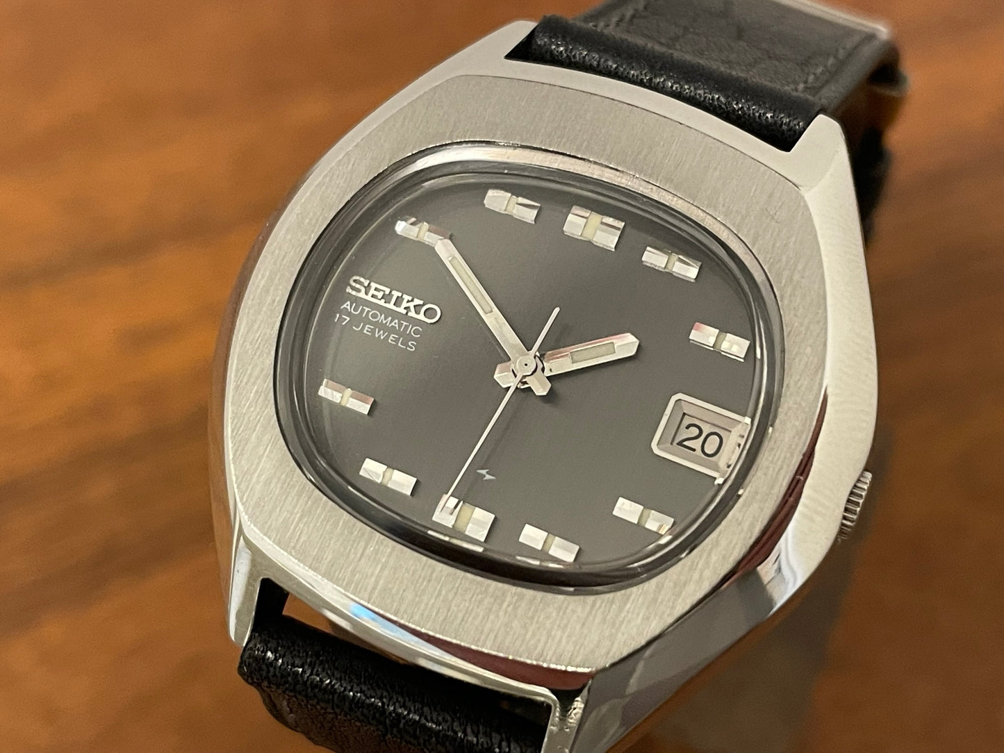 (1977) Seiko 7025-5000 oval case - dark grey "TV dial" (full service)