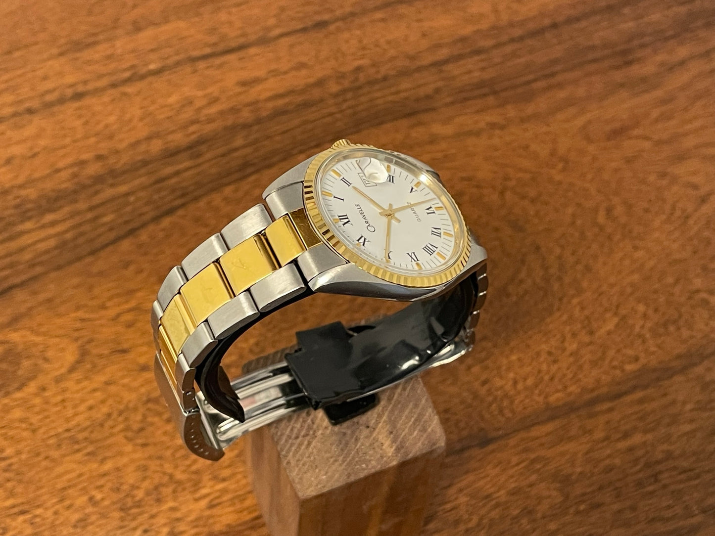(1980s) Caravelle (manufactured by Bulova) “Datejust” dress watch