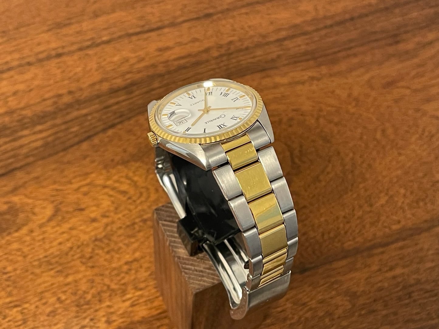 (1980s) Caravelle (manufactured by Bulova) “Datejust” dress watch