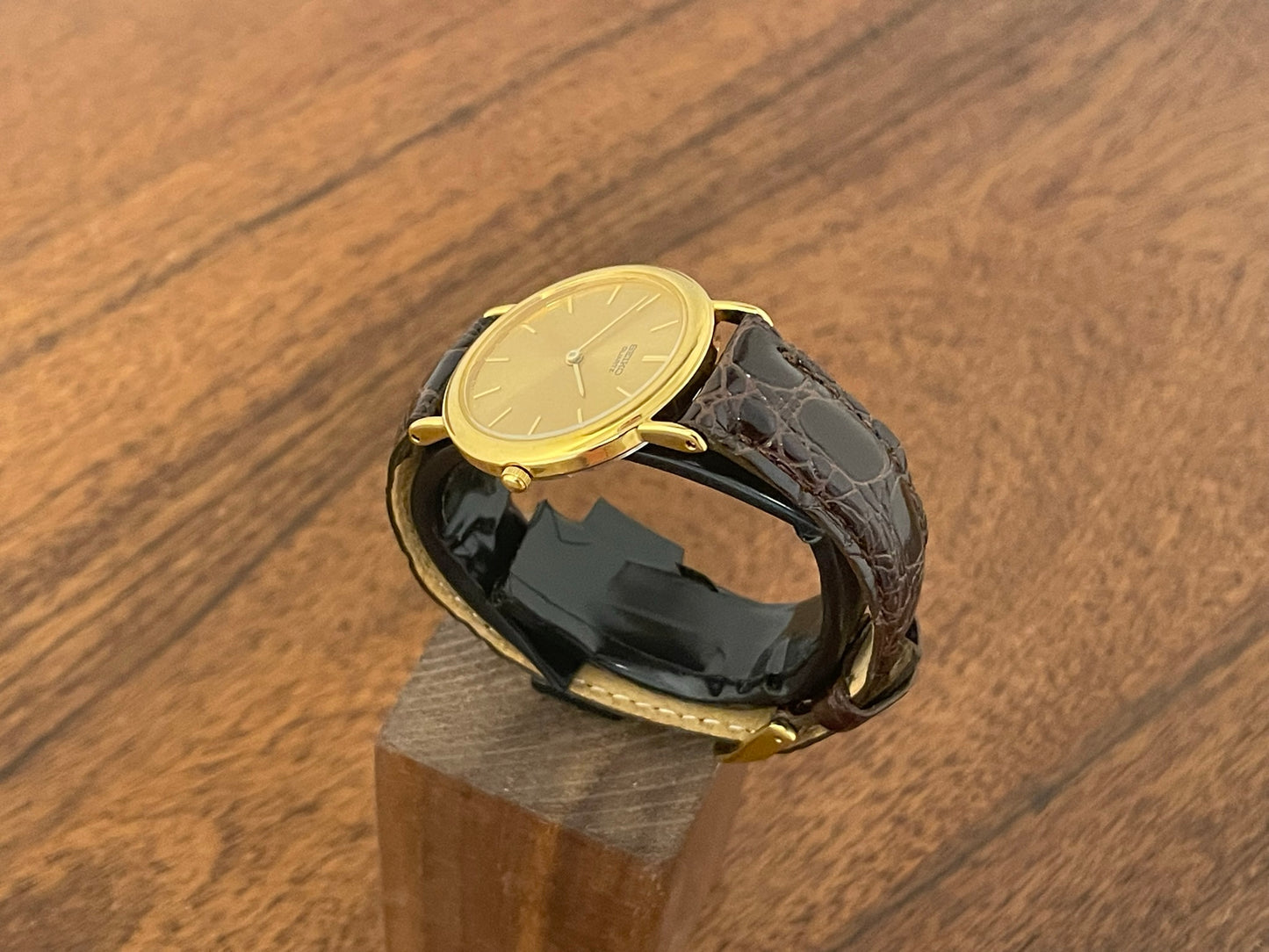 (2002) Seiko 7N00-6A70 Quartz dress watch -gold dial w/ gold markers - small size