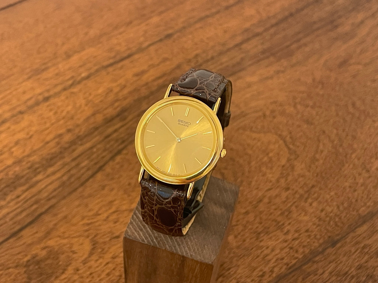 (2002) Seiko 7N00-6A70 Quartz dress watch -gold dial w/ gold markers - small size