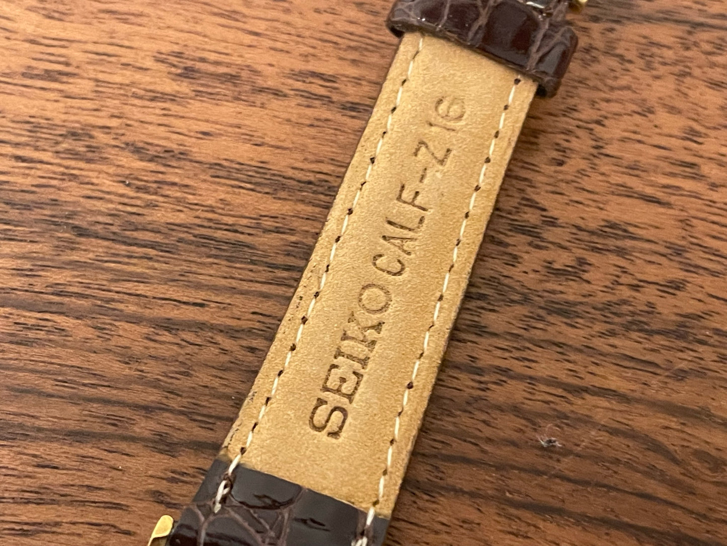 (2002) Seiko 7N00-6A70 Quartz dress watch -gold dial w/ gold markers - small size