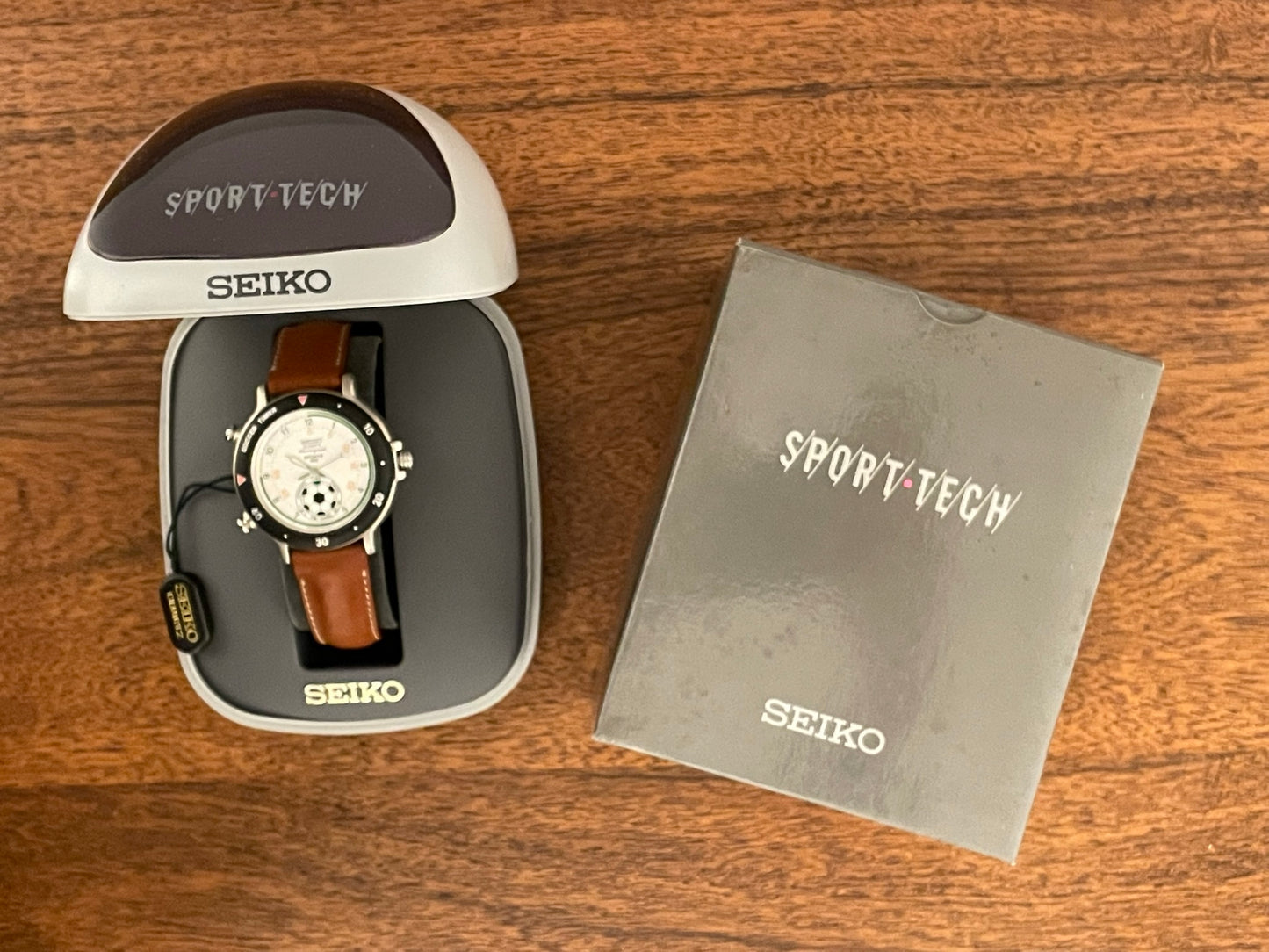 (1989) Seiko 8M32-801B Soccer Timer Sports 150 - white dial w/ black bezel (NOS)