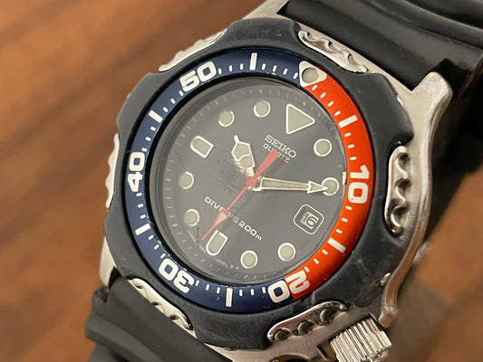 (2001) vintage Seiko 7N85-0029 Pepsi bezel diver - small size front view